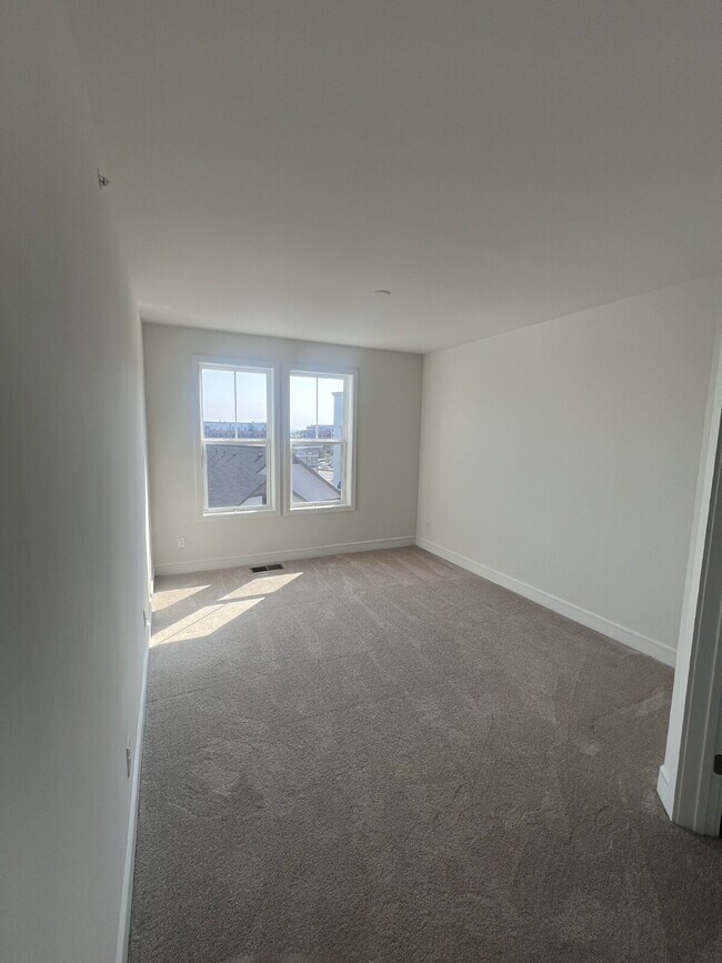 Foto del edificio - Brand-New Luxury 3BR Townhome-Style Condo ...