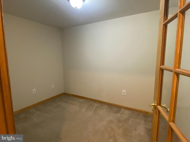 Building Photo - 21463 Cameron Ct