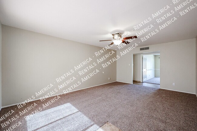 Foto del edificio - 2421 S Terrace Rd