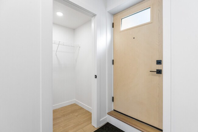 Photo du bâtiment - 9807-9153 153 St NW