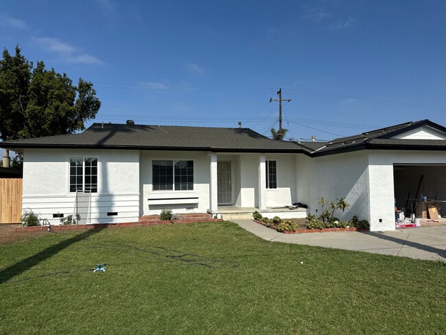 Building Photo - 13311 Lucille St