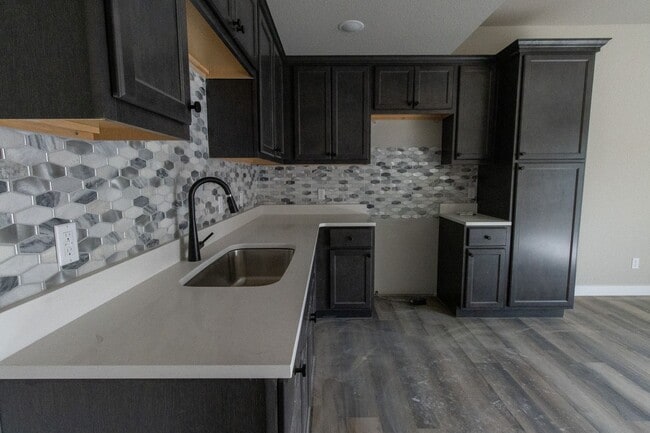 Foto del edificio - Brand New Construction on East Campus!