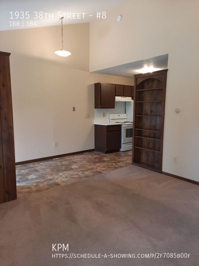 Building Photo - 1 BED | 1 BATH | GROUND-LEVEL APARTMENT | ...