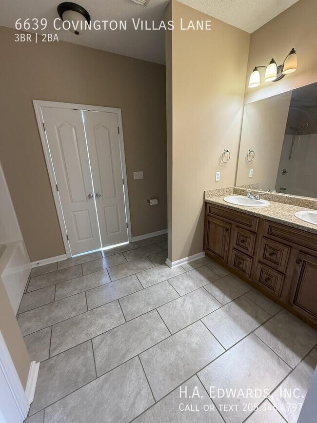 Foto del edificio - 6639 Covington Villas Ln