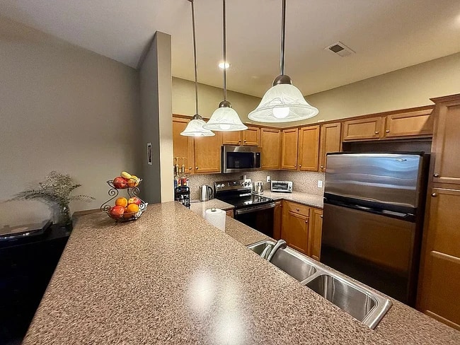 Building Photo - 636 Grandview Ct