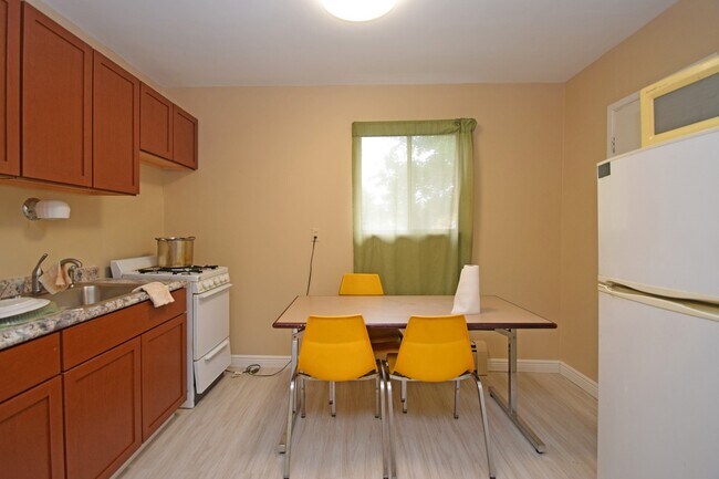 Room for a dining table! White blinds to be installed - 3764 Bonfield Dr