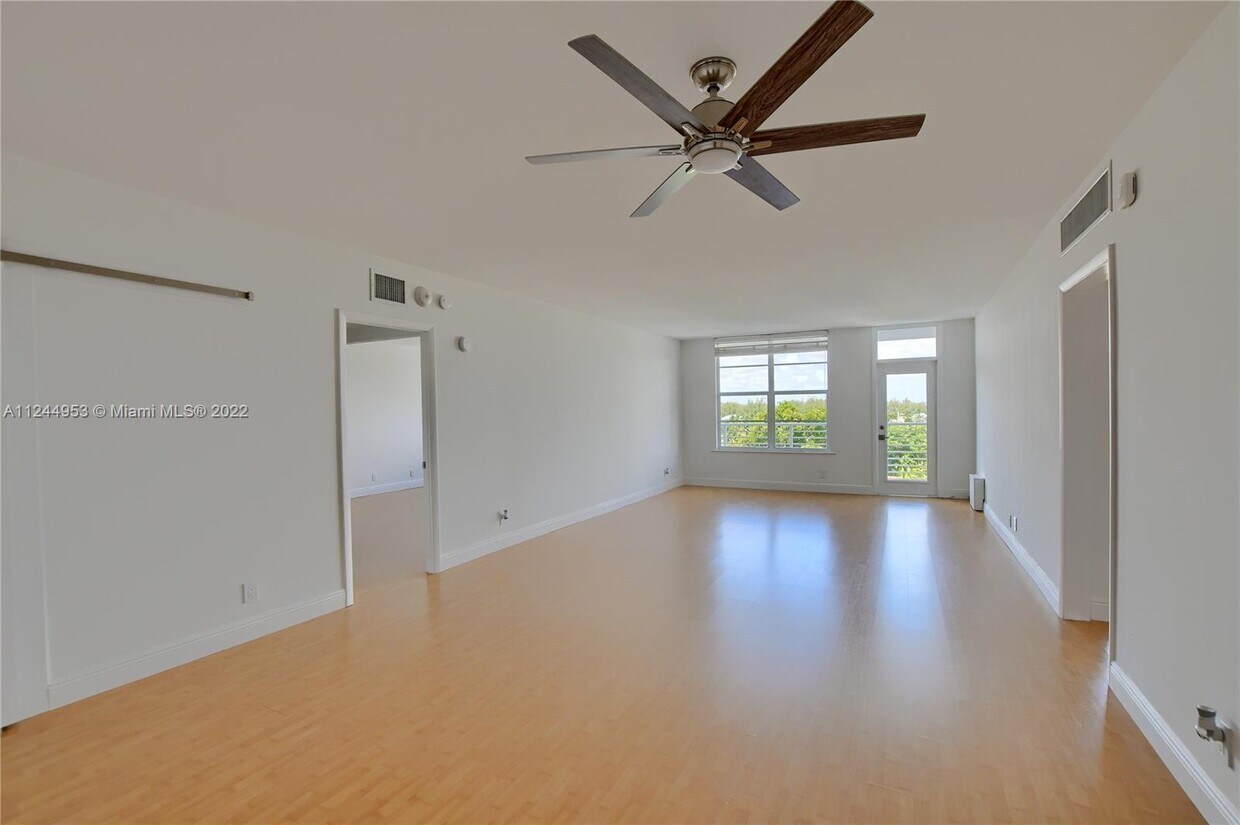 Primary Photo - 2851 S Ocean Blvd