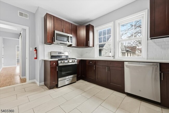 Building Photo - 76 Riggs Pl