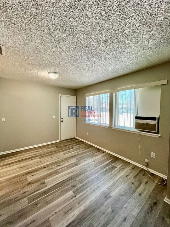 Foto del edificio - 8100 W Quincy Ave