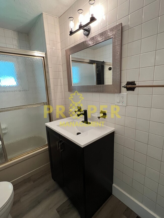 Foto del edificio - 3 bedrooms 1 bathroom house