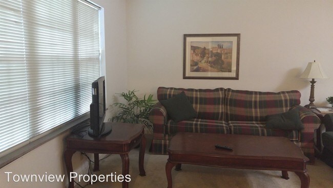 Building Photo - 665 Saint Marys Dr