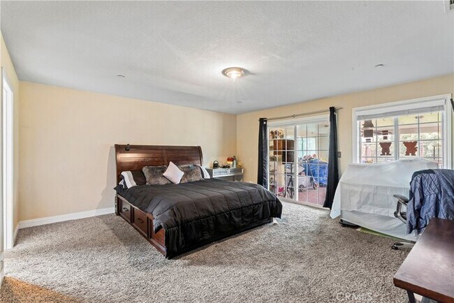 Foto del edificio - this home offers tremendous potential in a...