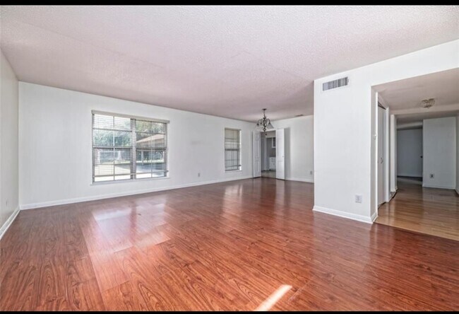 Building Photo - 5501 Lake Highlands Dr