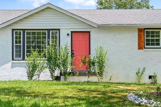 Building Photo - Renovated Ranch