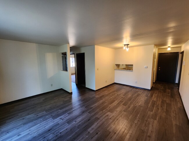 Building Photo - 5101 N Lovers Lane Rd
