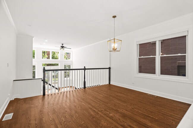 Foto del edificio - 3928 N Greenview Ave