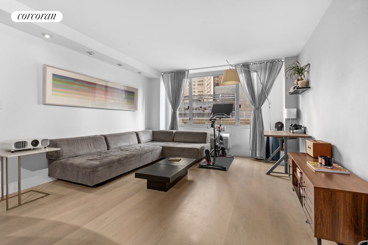 Primary Photo - 130 W 67th St