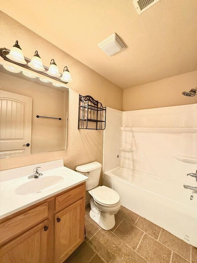 Foto del edificio - 100 Edna St