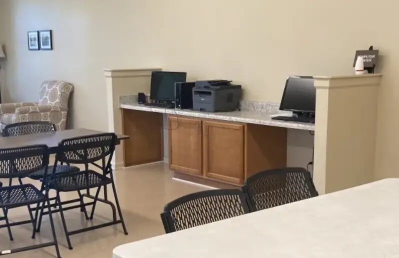 Building Photo - 705 NE 7th St