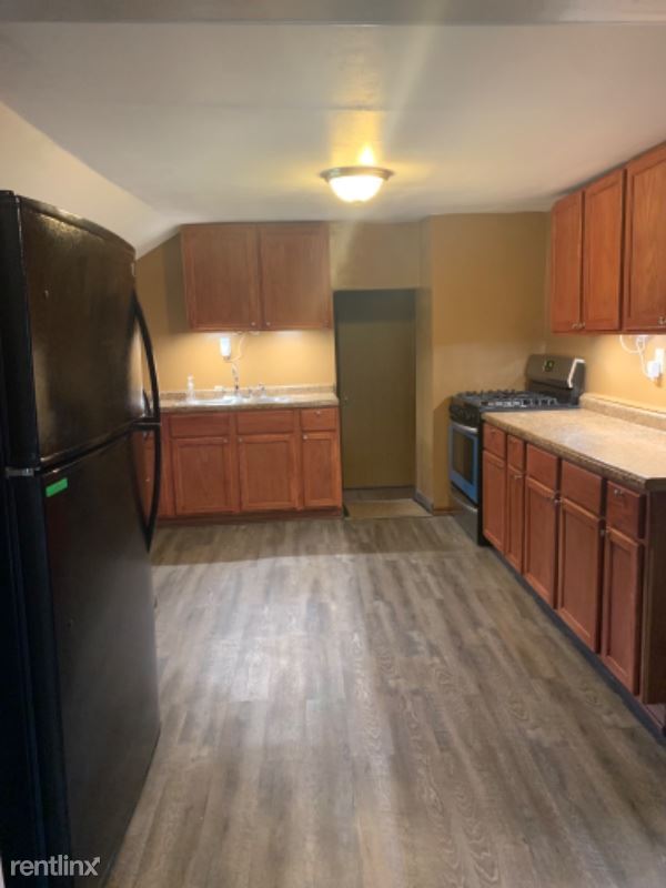 Building Photo - 2 br, 1 bath Apartment - 1115 E Racine St