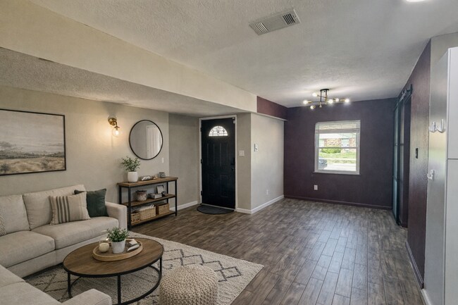 Foto del edificio - Ready to Move In 3-Bedroom Living with Modern Comforts in The Colony, TX