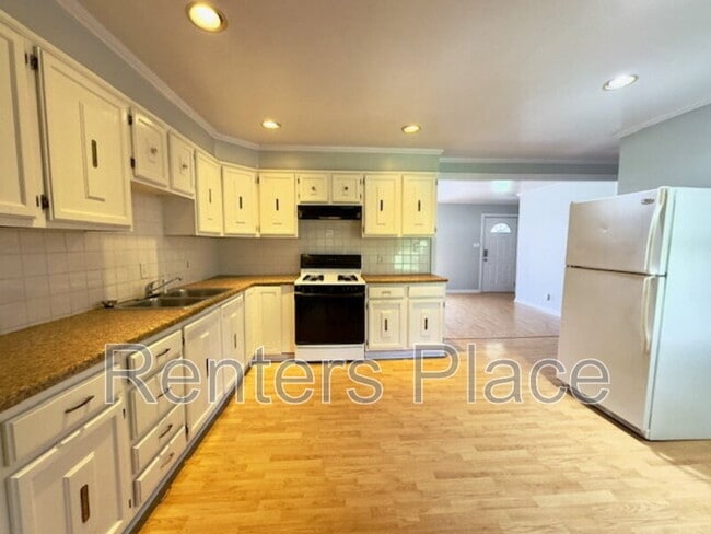 Building Photo - 4242 S Cincinnati Ave