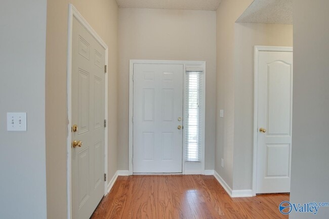 Building Photo - 530 Wade Rd