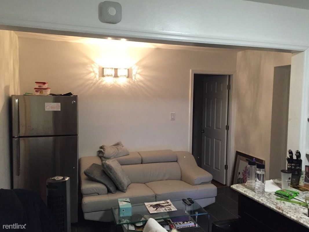 Foto principal - 321 E 25th St