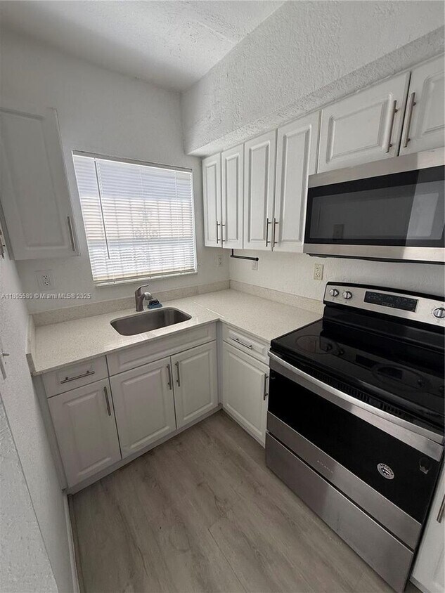 Foto principal - 8463 NW 4th Ct