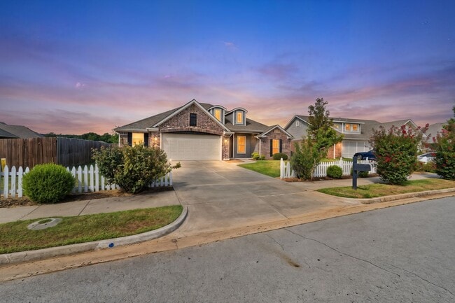Building Photo - 8912 Wildwood Way