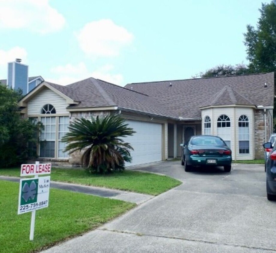 Foto principal - 3BR/2Bath House 2min from I-12 off Millerv...