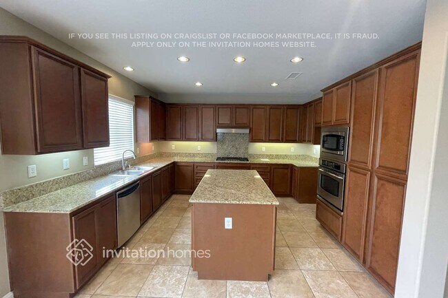 Building Photo - 32626 Spun Cotton Dr