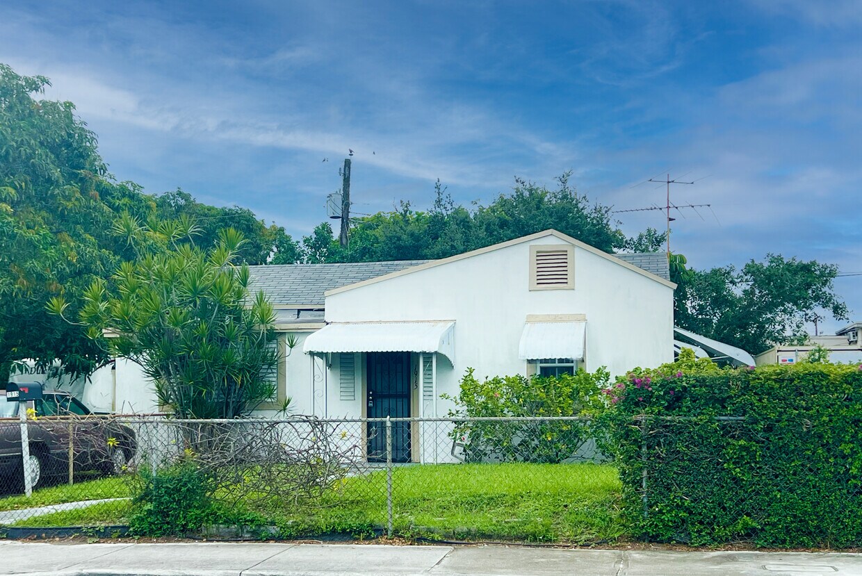 Primary Photo - 1915 NW 46th St