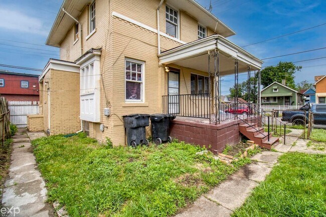 Building Photo - 5421 Toledo St