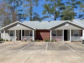 Building Photo - 4014 SW 26th Dr