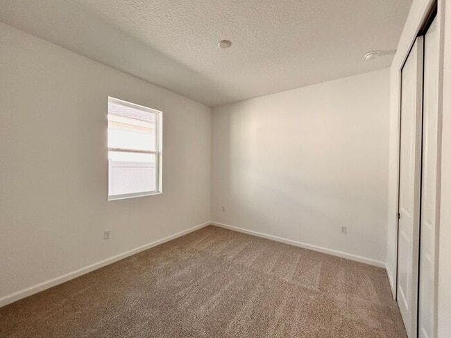 Building Photo - Thoughtfully Designed 4/3 Home with Premium Upgrades and 2 Car Garage! Available Now!