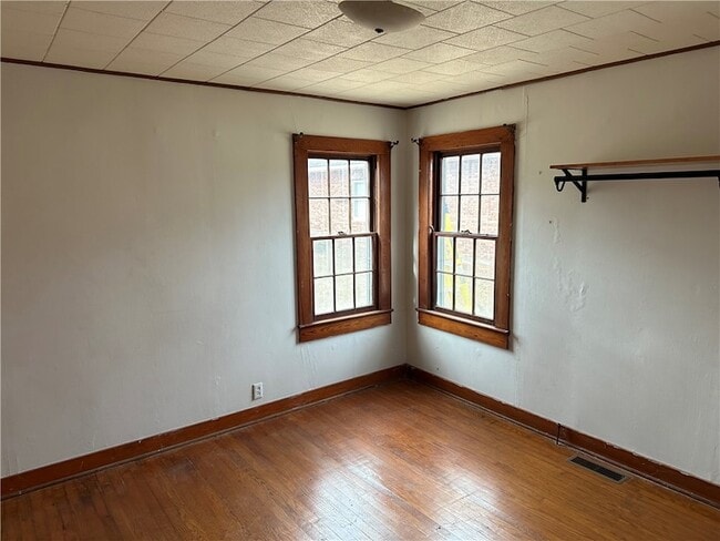 Building Photo - 203 Mill St