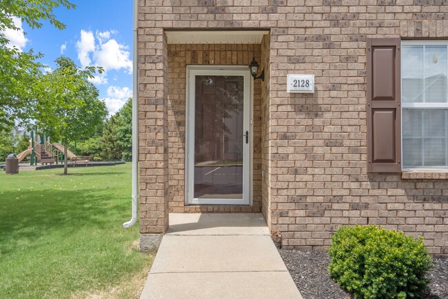 Building Photo - Lovely Townhome in Murfreesboro!