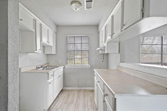 Foto del edificio - 3316 Texas Ave