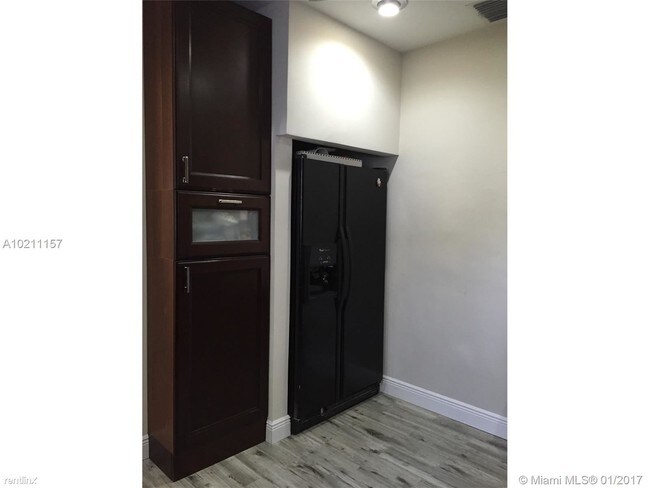 Foto del edificio - 150 NW 94th St