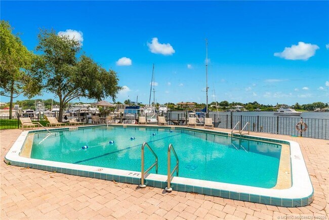 Foto del edificio - 3901 SE St Lucie Blvd