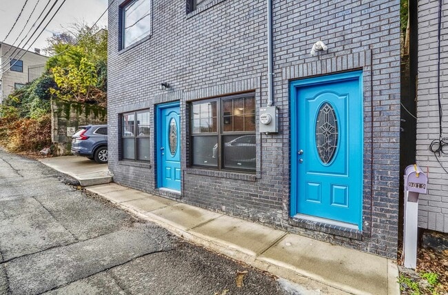 Building Photo - 9017 Riverside Pl