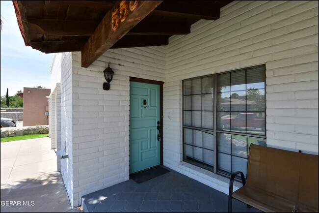 Foto del edificio - 5534 Oakbriar Cir