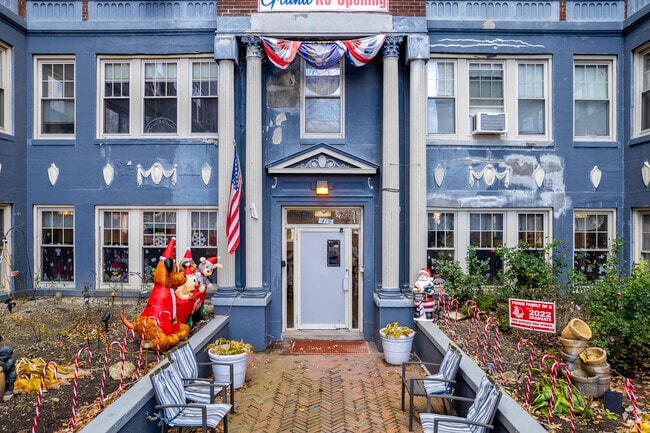 Main EntranceBuilding Photo - The Roosevelt Apartments