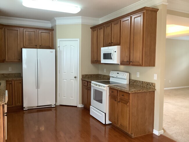 Building Photo - 11 Knoll Ridge Dr