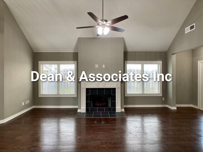 Foto del edificio - 472 Lake Chelsea Way