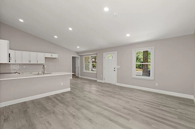 Building Photo - Renovated Ladson Home for Rent