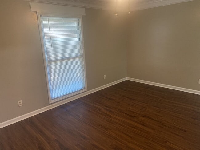 Foto del edificio - 4702 Rowland Ave