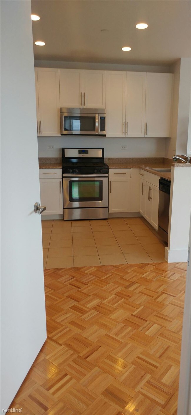 Foto del edificio - 9738 64th Ave