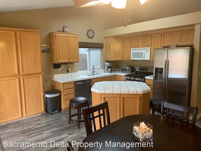 Foto del edificio - 3 br, 2 bath House - 1465 Larkflower Way